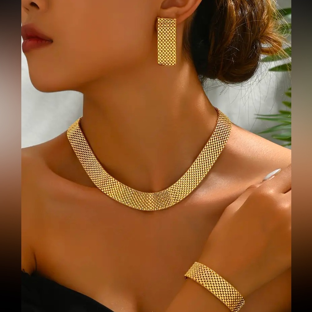 NWT Golden Plated Copper Jewelry Set.